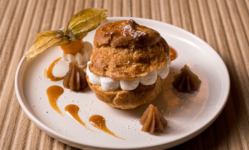 Image 14: Menu authentique en 4 services au restaurant Le Moulin de la Sambuc