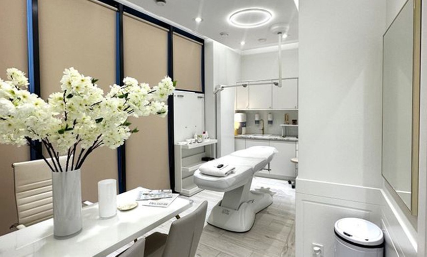 Image 4: Odkryj Sekret Gładkiej Skóry: Pakiet 5 wyszczuplających zabiegów w Glamour Clinic Pury&Bilska (do -83%)