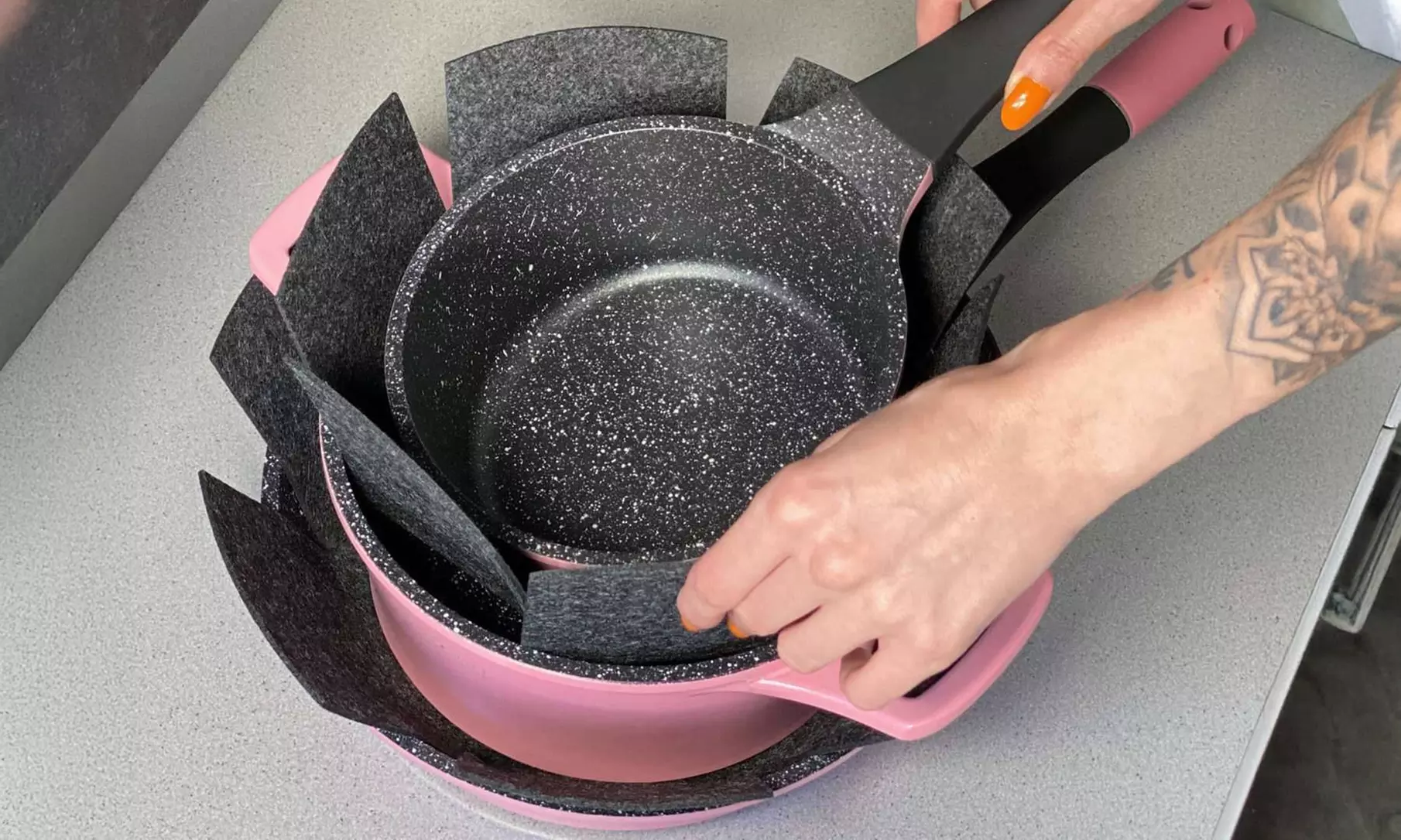 Batterie de cuisine 17 pièces en aluminium de Royalty Line