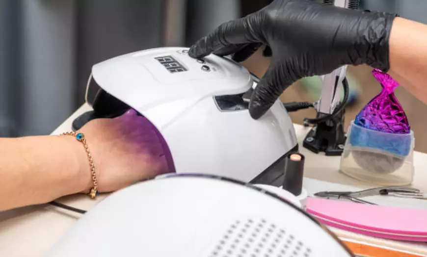 Image 12: Sesiones de manicura, pedicura o ambas para 1 con esmalte a elegir 