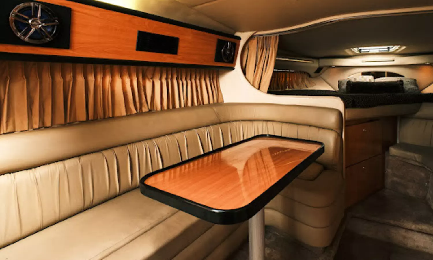 Enjoy with 3-Hour Weekday or Weekend Yacht Rental for 12 People