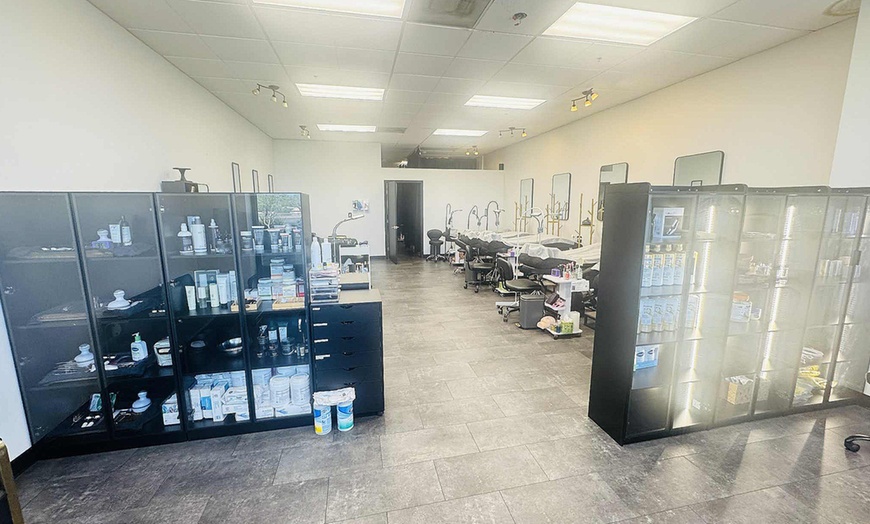 Image 6: Enhance Your Look with Classic, Hybrid or Volume Eyelash Extensions