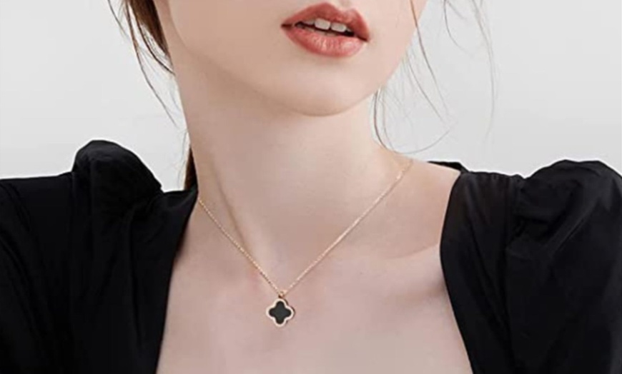 Image 12: Four-Leaf Clover Themed Jewellery Set 