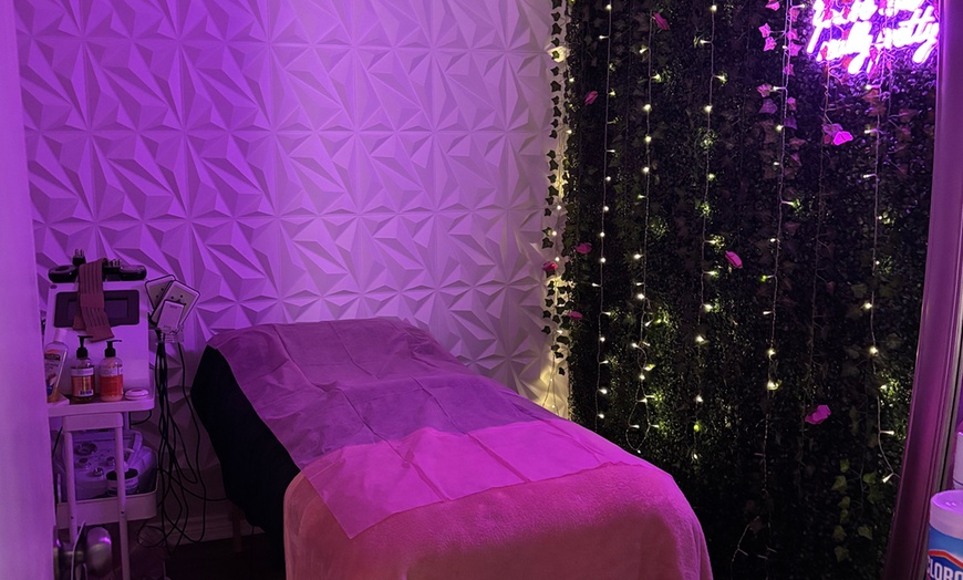 Image 3: Up to 58% Off on Fat Reduction - Non-Branded at De La Sol Beauty Studio