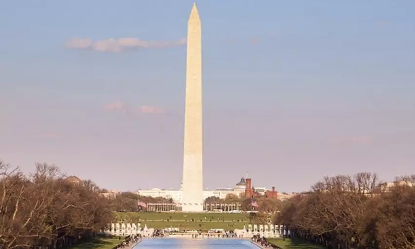 4-Hr Private Luxury DC Sightseeing Tour for Up to 6 People