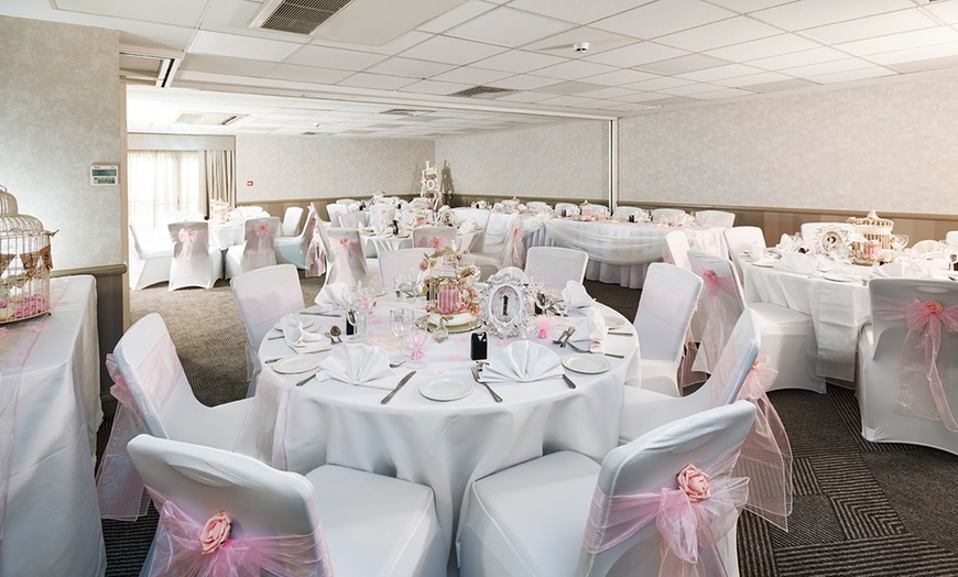 Image 10: Wedding Package for 50 Guests