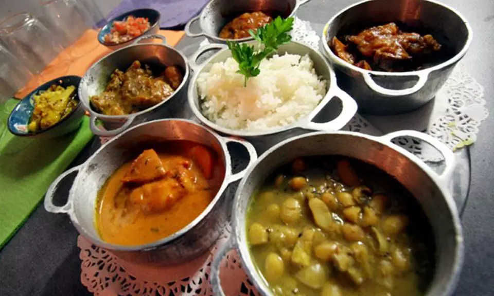 Évasion culinaire à Paris 10e : menu créole complet avec Maloya