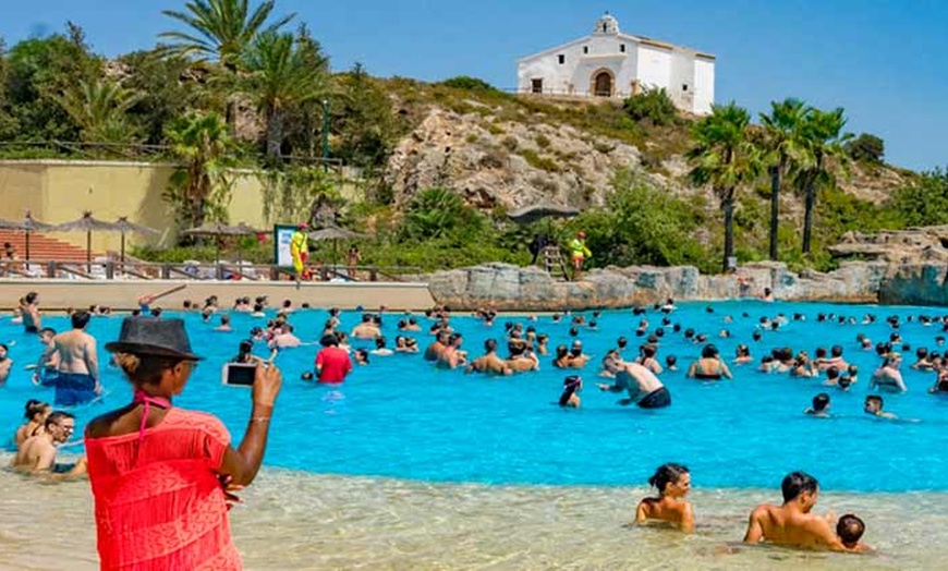 Image 12: ¡Atracciones y diversión! Entrada de 1 día a Aquópolis Cullera