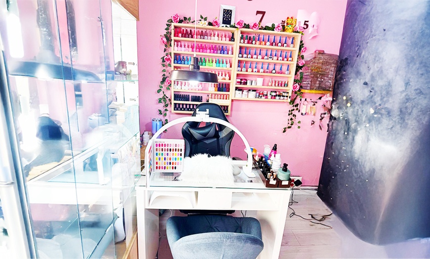 Image 9: Tratamiento facial con dermapen y opción a extras para 1 persona