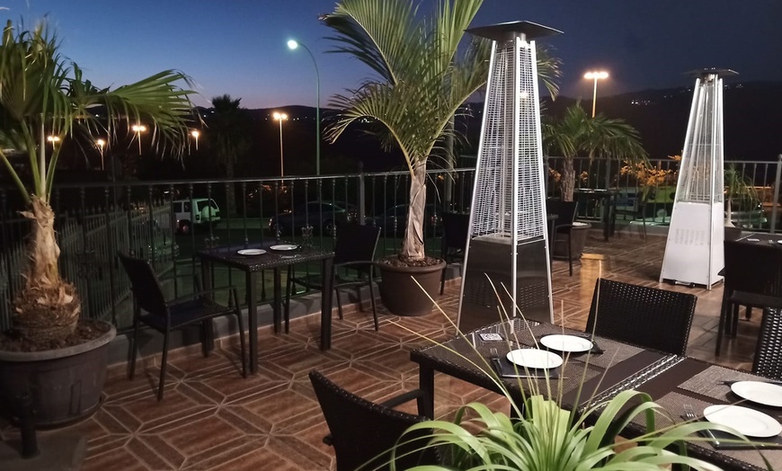 Image 4: Menú de cocina al grill para 2 o 4 con entrante, postre y bebida