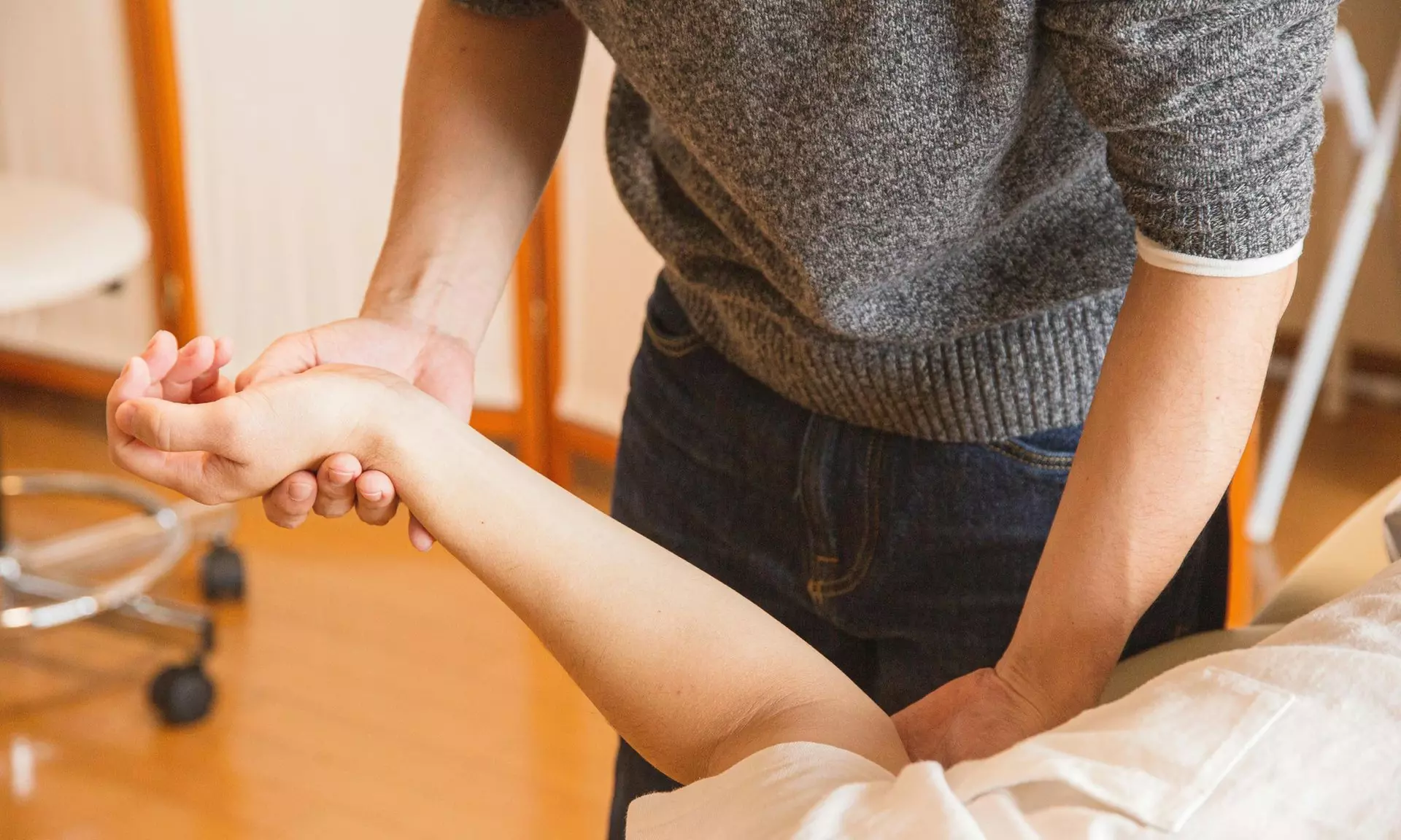 60-Minute Deep Tissue or Relaxation Massage with Aromatherapy