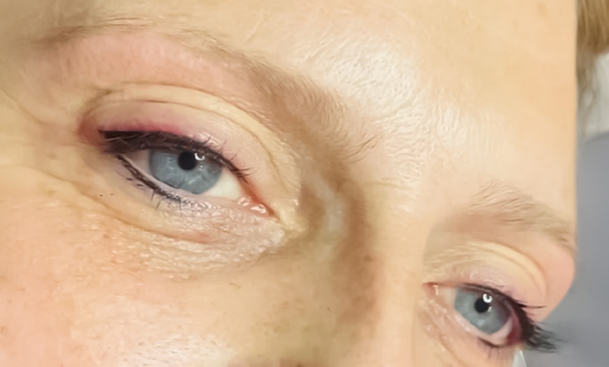 Image 2: Maquillage semi-permanent des yeux : intensifiez votre regard