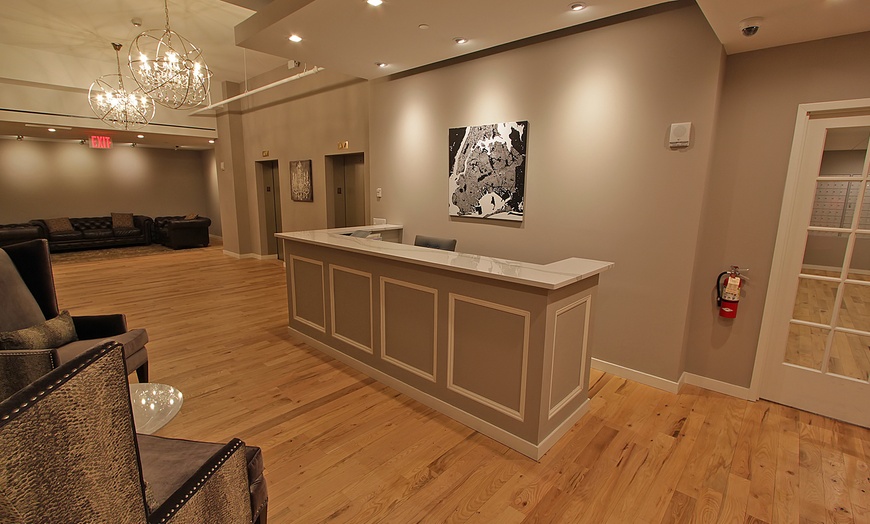 Image 3: 60-Min Swedish or Deep Tissue Massage with Optional Red Light Therapy
