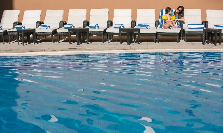 Pool and Fitness Facilities Access at Pool Bar at 4* Two Seasons Hotel