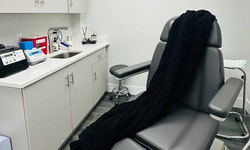 Image 3: Revitalize Your Skin with 20 or 40 Units of Xeomin