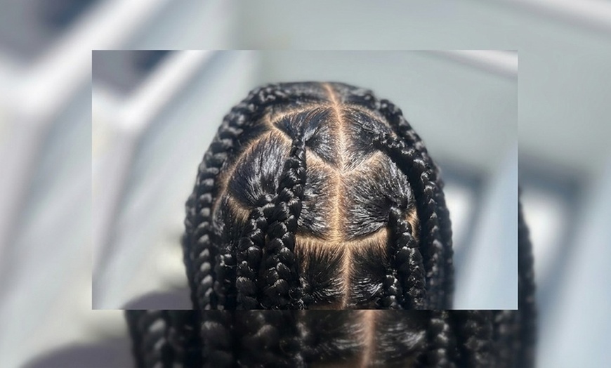 Image 4: Small, Medium or Large Knotless or Kids Braids or 2-4 or 6-8 Feed Ins