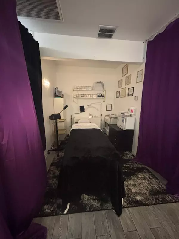 Flawless Skin with 1, 2 or 3 Sessions Bikini Waxing