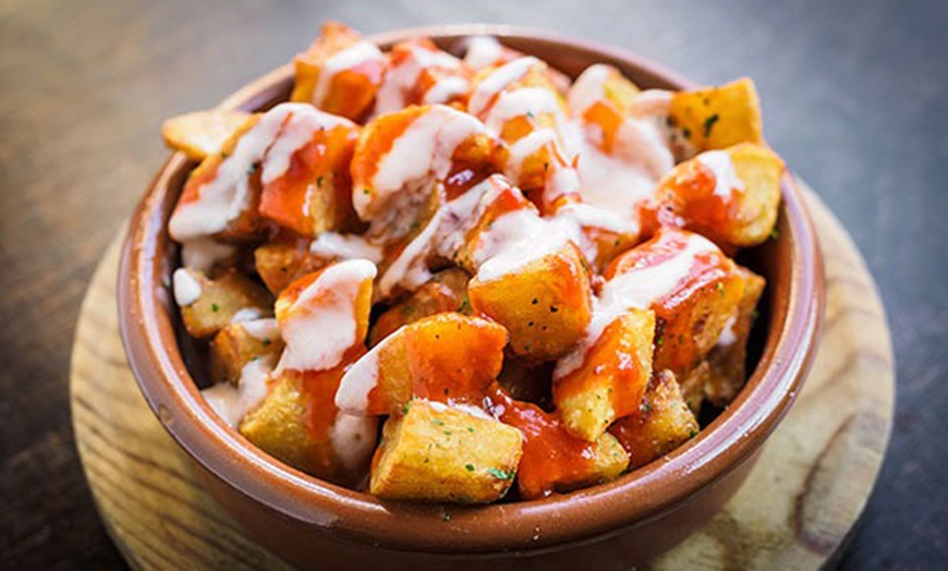 Image 2: Menú vegetariano de pizzas para 2 o 4 personas con entrante y bebida