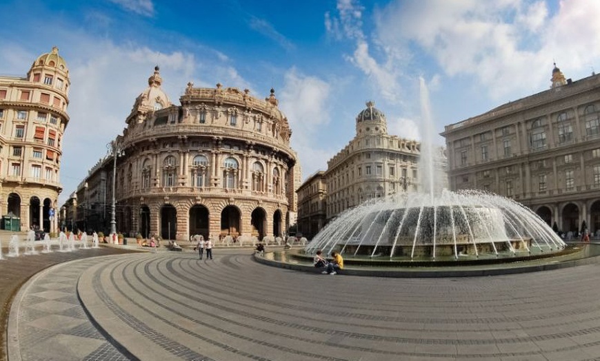 Image 23: Genova 4*: 1 o 2 notti con colazione, Acquario e Biosfera