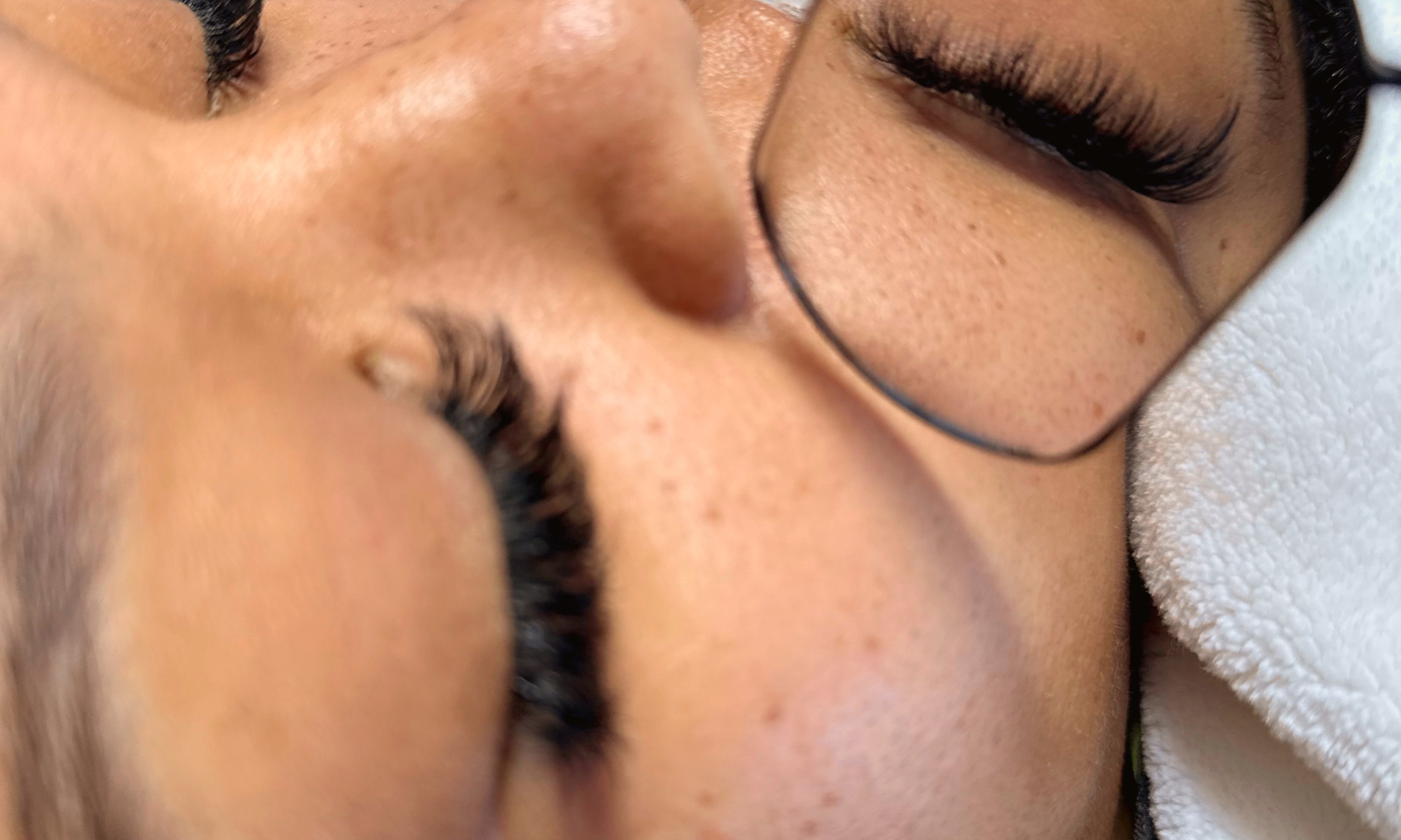 Lash Extensions - Full Set of Classic, Hybrid or Volume Lashes