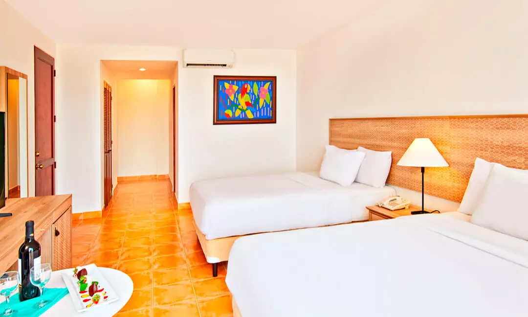 ✈ 5-Night Part All-Inclusive Panama Vacation with Air –Travel by Jen