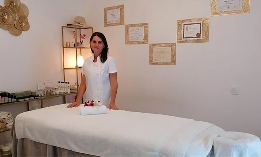 Image 1: Massages bien-être sur-mesure pour femmes