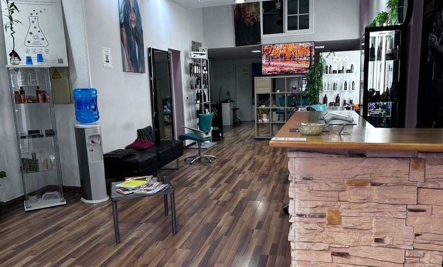 Image 4: Sesión de peluquería con servicios a elegir para 1 persona 