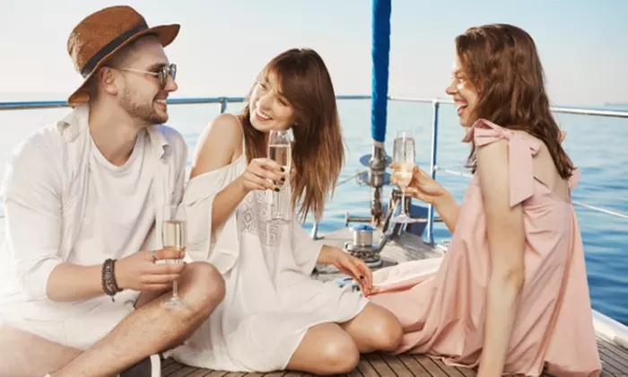 Paseo en barco con deliciosa barbacoa a bordo para hasta 12 personas