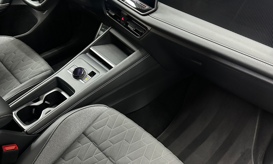 Image 2: Innen- und Außenreinigung nach Wahl für 1 Pkw