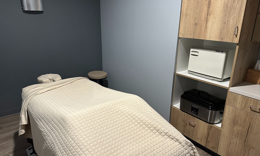 Image 4: One 60-Minute Couples Massage with Choice of One Elevation per Guest