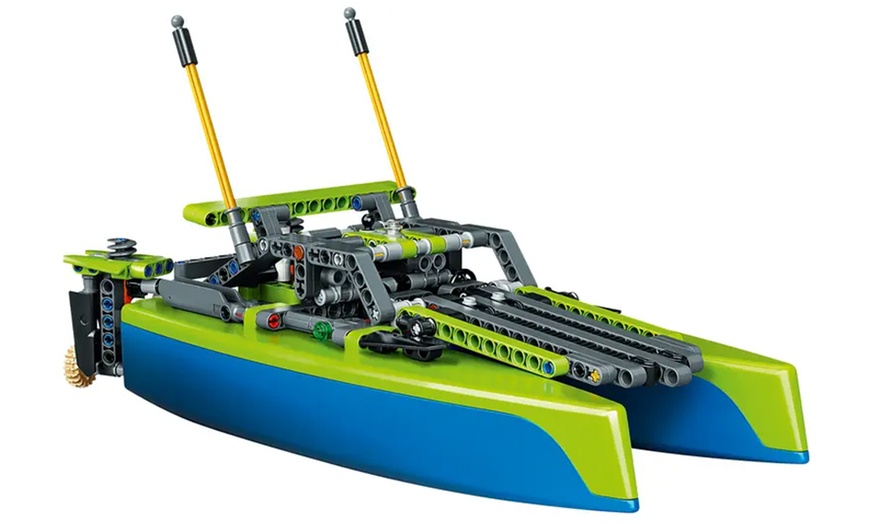 Image 4: LEGO Technic Catamaran - 2-in-1 Floating Sailboat Model