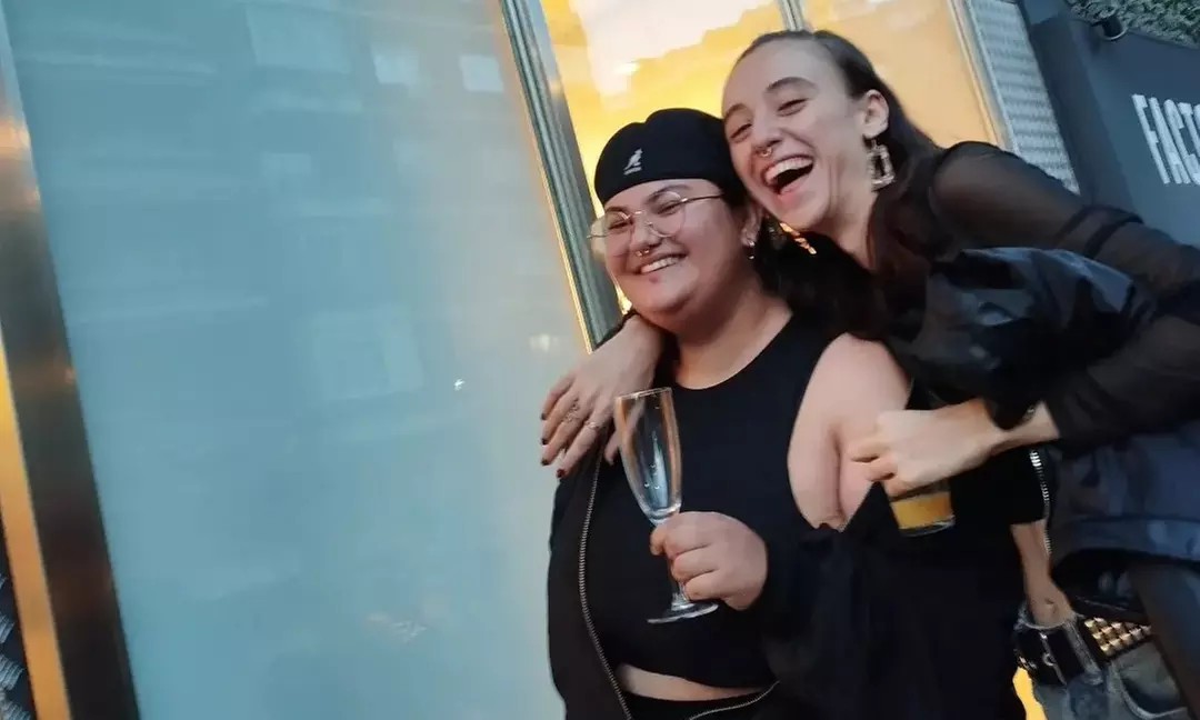 Taller de posavasos de mosaico en galería de arte en Madrid centro