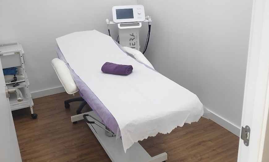 Image 3: Masaje corporal a elegir de 45 minutos con 15 minutos de masaje Kobido