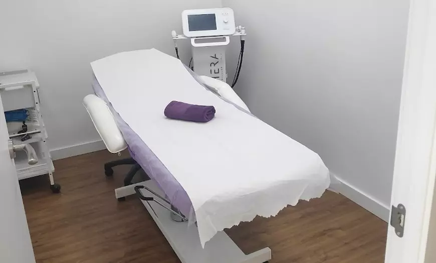 Image 3: Masaje corporal a elegir de 45 minutos con 15 minutos de masaje Kobido