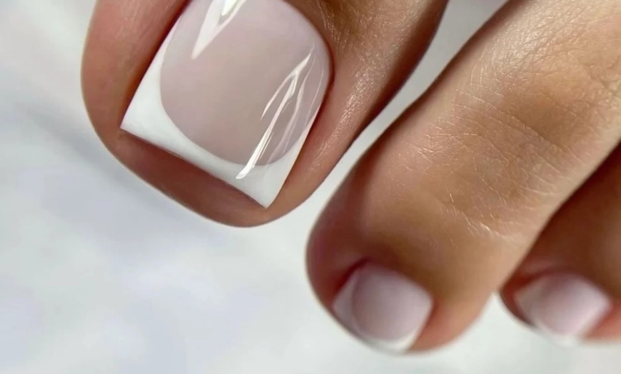 Image 4: Quick and Gorgeous Mani-Pedi for All Occasions