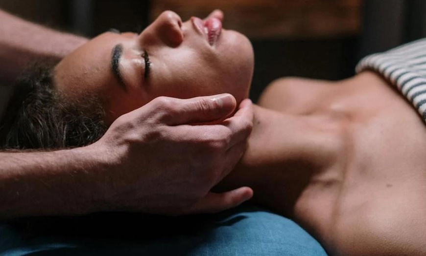 Image 4: 30-60 Min. japanische Kopf- & Nacken- oder Hot-Stone-Massage