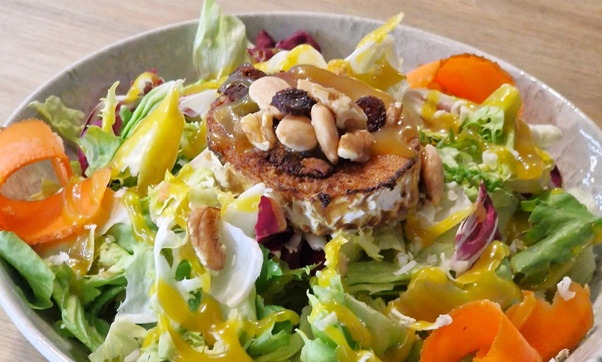 Image 3: Menú mediterráneo para 2 o 4 con postre y vino cerca de la playa