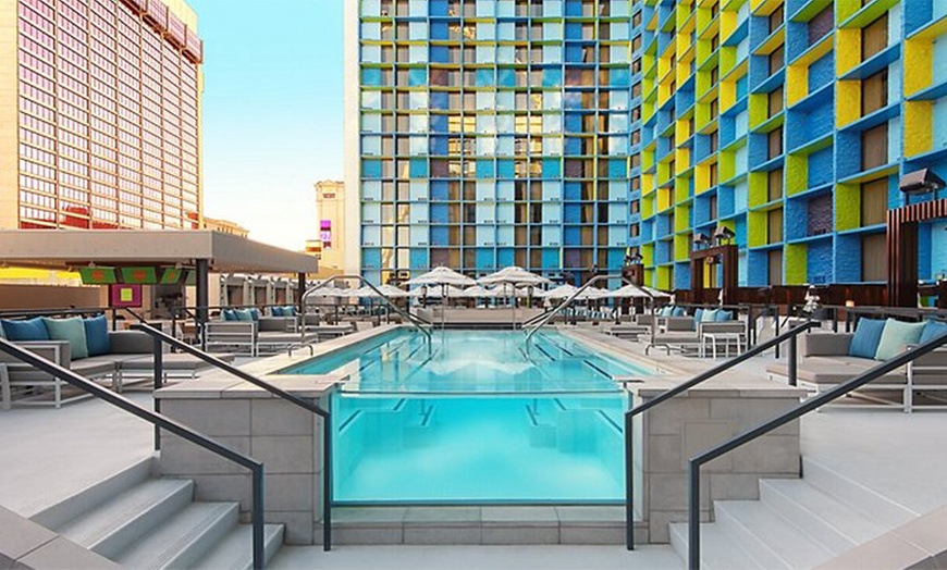 Image 4: Influence, Pool Experience – 21+ Cabanas & Daybeds at The LINQ 