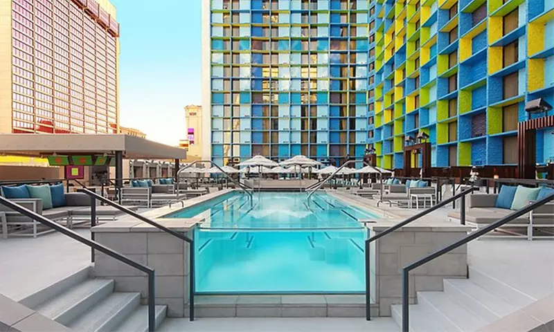 Influence, Pool Experience – 21+ Cabanas & Daybeds with a View at The LINQ 