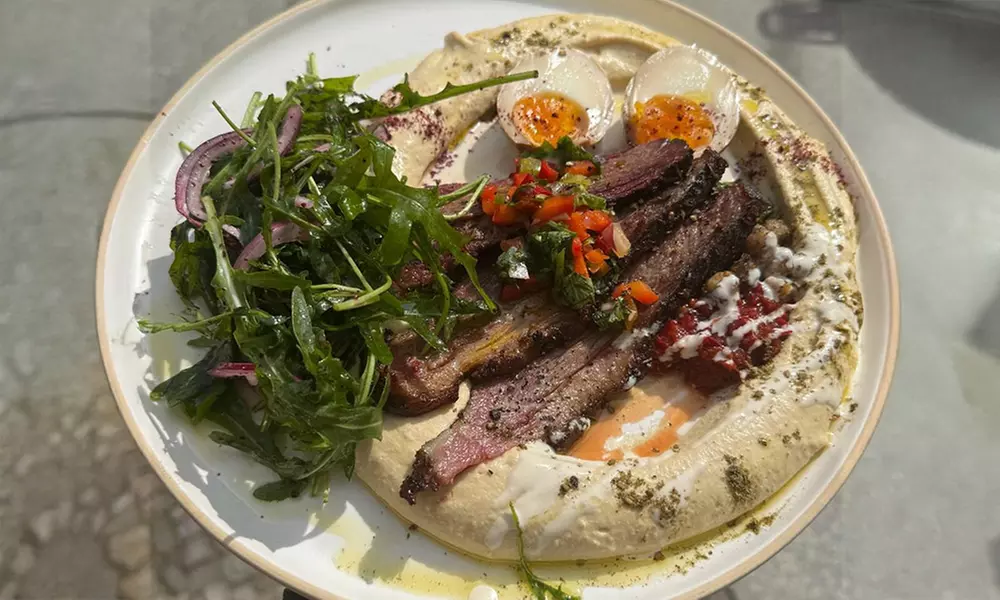 Modern & voller Geschmack: 2-Gänge-Menü für 1, 2 oder 4 Personen