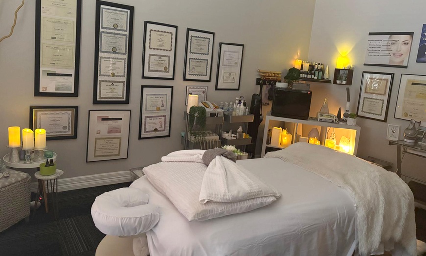 Image 2: 60-, or 90-Min Sports/Deep Tissue Massage + Stretching + Hot Stones