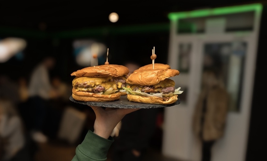 Image 2: Menú con hamburguesa o entrecot en tres ubicaciones a elegir