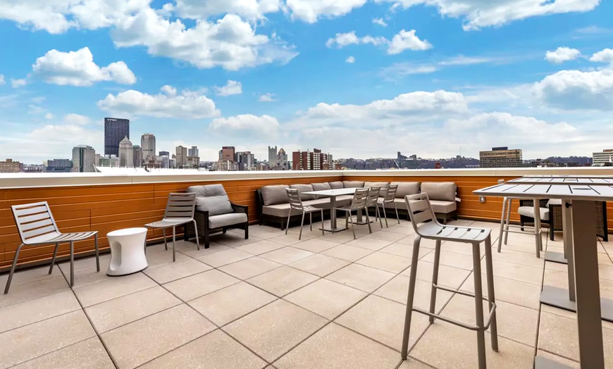 Image 2: North Shore stay near downtown Pittsburgh, sports & riverfront