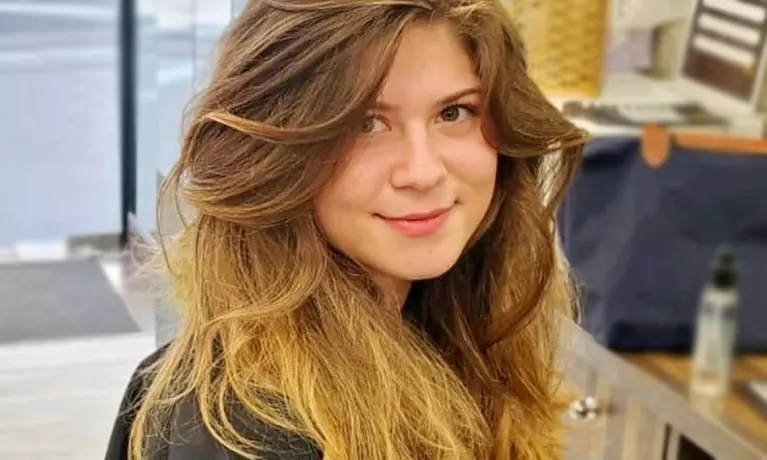 Formule shampoing, coupe, brushing avec couleur et balayage en option