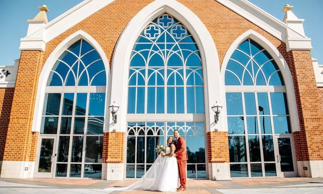 2 Hour Wedding Sessions, Online Gallery, 10 Enhanced Photos & More