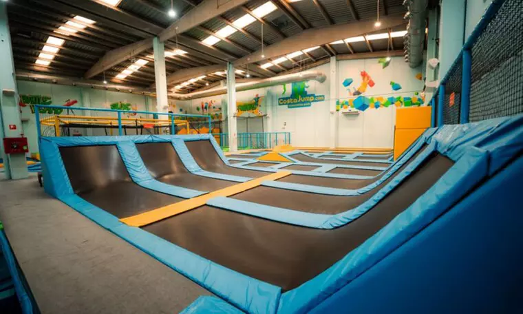 ¡Diversión y saltos! Entrada a CostaJump Barcelona durante 1 hora