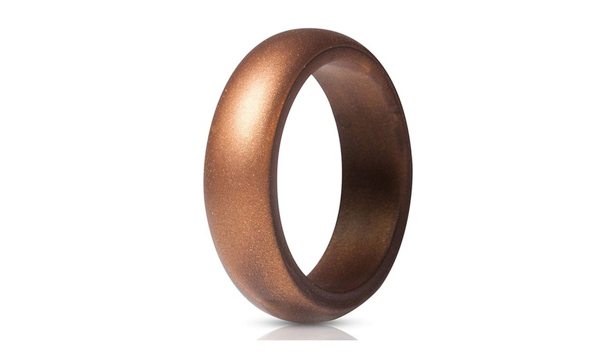 Image 9: 7 Pack Women's Silicone Wedding Bands Set Colorful Rubber Rings
