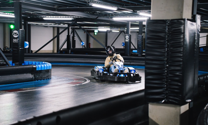 Image 1: 1 oder 2 E-Karting á 15 Min. inkl. Helm & Sturmhaube für 1 Person