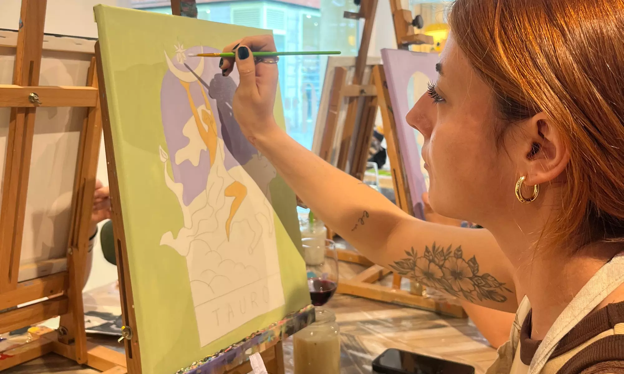 Experiencia creativa o premium “Pinta un cuadro”  con snacks y bebida