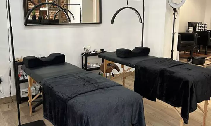 Uñas con gel o acrílico, esmaltado semipermanente y opción a diseño